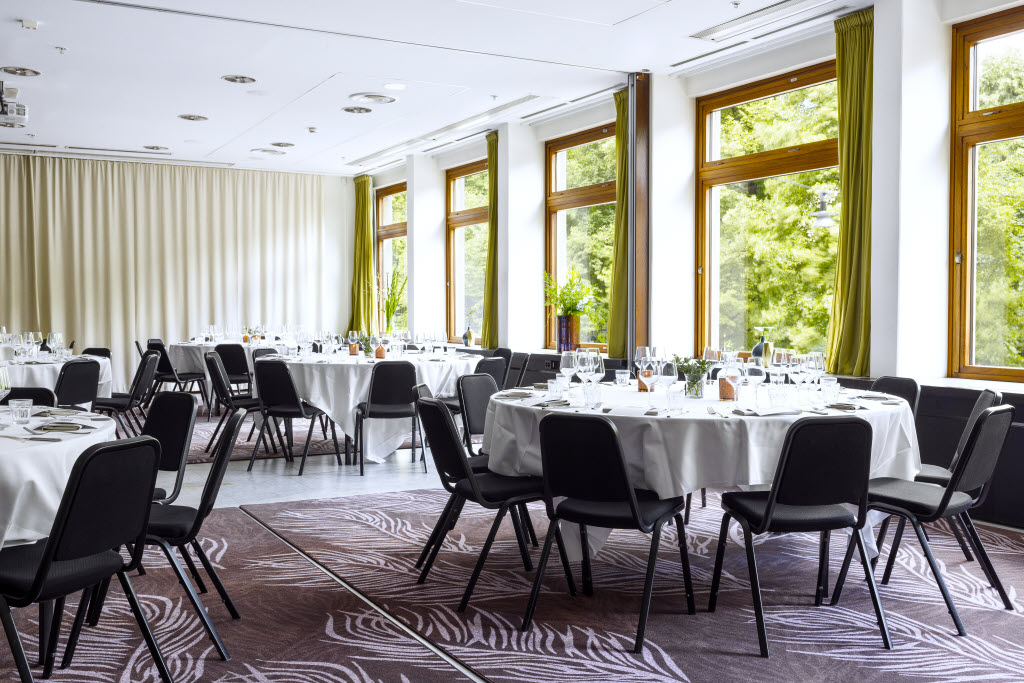 Urheberrecht: Jimmy Eriksson
info@jimmyeriksson.se
+46 70 373 44 29 Conference room